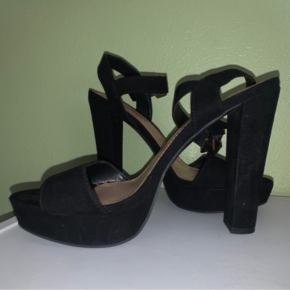 7.5 women’s black high heel - Picture 2 of 3